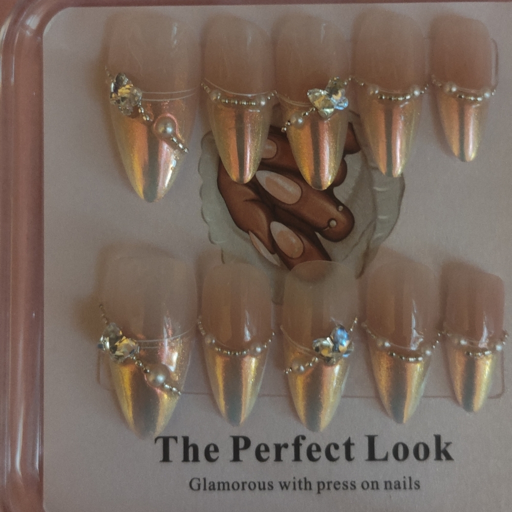 Elegant Gold Press-On Nails